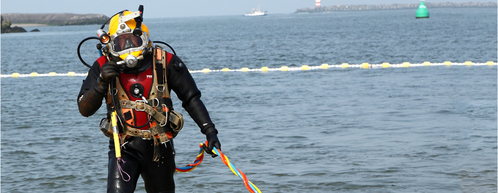 Duikbedrijf duikwerken diver duiker SSE strand air